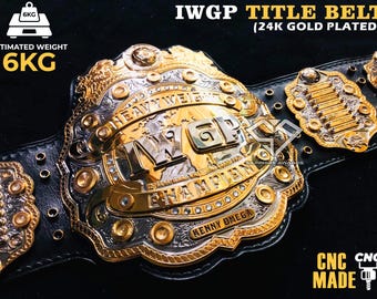 May include: An IWGP Heavyweight Champion title belt with 24K gold plating and an estimated weight of 6kg. The center plate features the text IWGP, HEAVYWEIGHT, CHAMPION, and KENNY OMEGA. The belt is made with CNC machining and includes side plates.