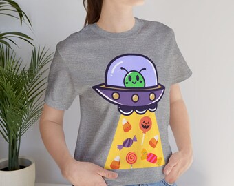 Halloween T-shirt met buitenaardse UFO | T-shirt met kosmische snoepjes voor Trick or Treat