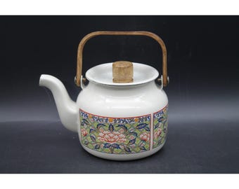 Vintage emaille theepot met bloemenmotief in Aziatische stijl, houten handvat, witte theepot met meerdere kleuren.