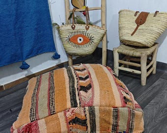 Pouf marocain artisanal en laine ,Beni Ourain, coussin carré  boho pouf