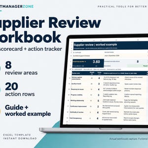 Puede incluir: Una plantilla digital de Excel para un libro de trabajo de revisión de proveedores en una pantalla de portátil. La interfaz muestra una tarjeta de puntuación y un rastreador de acciones con 8 áreas de revisión y 20 filas. Texto: ProjectManagerZone.