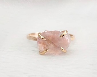 Rose Quartz Engagement Ring, Rose Quartz Statement Ring, Rose Quartz Silver Ring, Pink Rose Quartz Ring, Raw Rose Quartz Ring