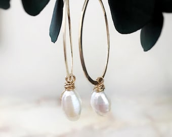 Pearl Hoop Earrings, 14K Gold filled Hoop, Pearl Hoop Earrings Gold, Minimal Pearl Hoop Earrings, Small Hoop Earrings