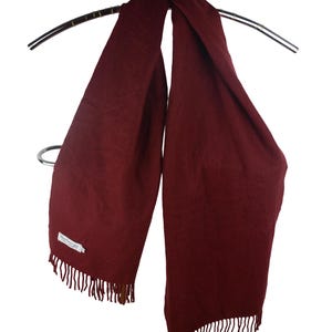 Bufanda burdeos, estilo vintage de Burberry, con flecos en los extremos, talla mediana HS80