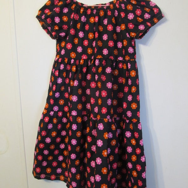 Bäuerin ist gestuft, Kleid, handgefertigte Kleidung, schwarzes Kleid mit orange und rosa Blumen, Mädchen Kleider, Sommer/Herbst, Größe 7, bescheidene Kleidung