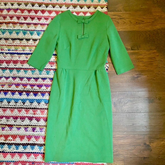 60s Green Jersey Knit Wiggle Dress with Keyhole Bo