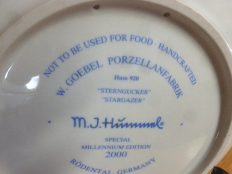 Goebel M J Hummel Star Gazer plate issued 1999 for 2000 NIB