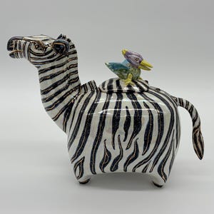 Paul Cardew Zebra Teapot with Bird Lid – Hand Painted Ceramic Safari Animal Collectible Tea Pot