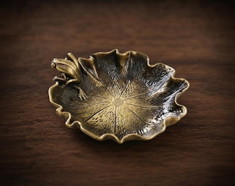 Antique Brass Frog Lotus Leaf Dish – Vintage Nature Decor, Mini Incense Holder, Tea Pet, Jewelry Tray & Desk Ornament