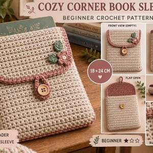 Può includere: Una custodia per libri all'uncinetto color beige con bordo rosa polvere, chiusura con bottone in legno e decorazioni floreali. Il modello include il testo COZY CORNER BOOK SLEEVE, BEGINNER CROCHET PATTERN e 18 x 24 cm, con viste frontali e laterali.