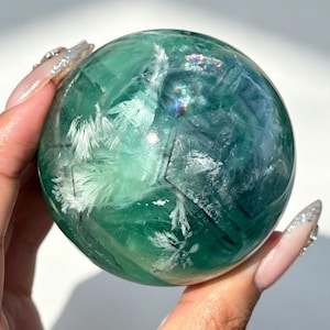 Naturlig regnbågssnöflinga fluoritkula med stativ, kvartskristallkula, fluoritkula, reiki healing, energikristallkula, kristallgåva 1 st