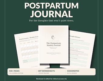 Könnte beinhalten: Ein digitales Wochenbett-Journal auf dunkelgrünem Hintergrund mit einem zentralen Titelblatt The Postpartum Anxiety Journal, flankiert von zwei Innenseiten mit Stimmungs- und Angst-Trackern sowie Arbeitsblättern zur Gedankenreflexion.
