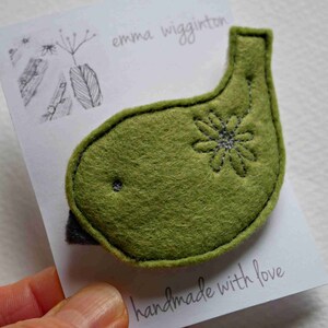 Bird brooch, handmade, embroidered textile, bird brooch pin, wool felt fabric, flower detail, accessory, brooch pin image 3