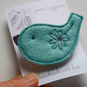 Bird brooch, handmade, embroidered textile, bird brooch pin, wool felt fabric, flower detail, accessory, brooch pin image 2