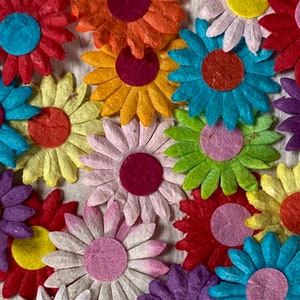 Fleurs en papier multicouleur