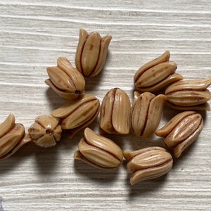 Perles tulipes en plastique vintage solde