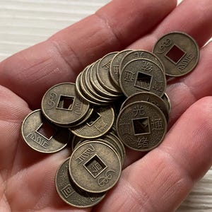 Ciondoli in stile cinese con aspetto in ottone anticato
