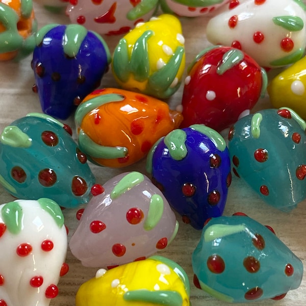 Perles en verre travaillé, fraises