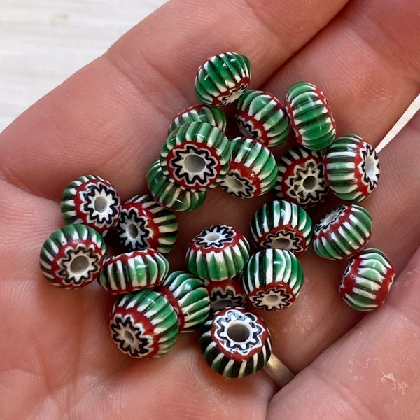 Perles en verre chevrons vert