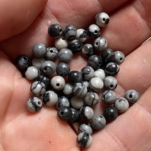 Spiderweb jasper beads