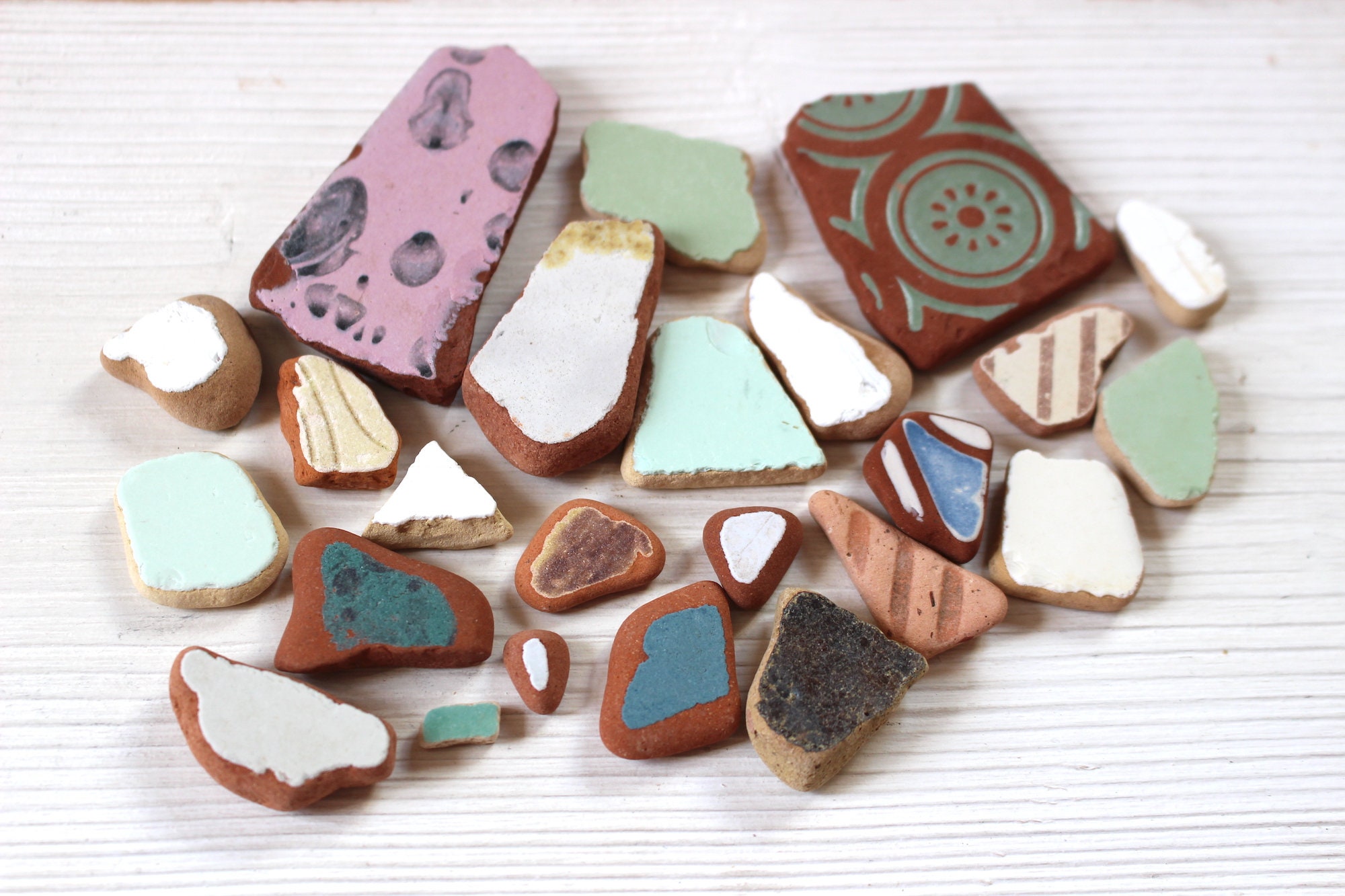 Morceaux Des Céramique Du Plage