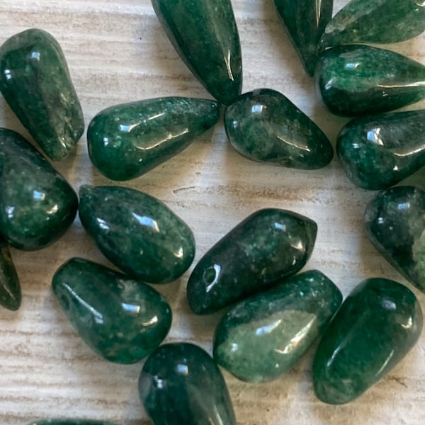 Perles gouttes d’eau en pierre vert