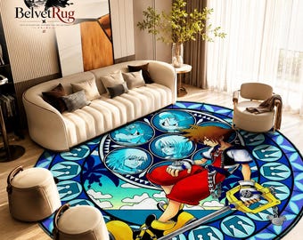 Pode incluir: Um tapete circular grande com um design gráfico vibrante de Kingdom Hearts. O tapete apresenta uma personagem central com cabelo castanho espetado, calções vermelhos e uma grande espada em forma de chave, rodeada por retratos circulares.