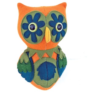 Owl pdf sewing pattern for instant download. Owl diy tutorial with appliqué detailing.