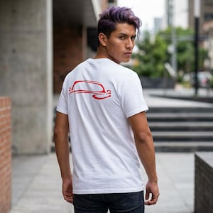 Diseño de coche en camiseta blanca / Maqueta de camiseta minimalista, plantilla de diseño personalizado
