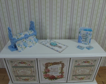 NUEVO**Jabón en barra francés Dollhouse Blue flower. 1:12 Jabón de lavanda en tableta en miniatura. Complementos de baño de perfumería en miniatura para casas de muñecas y tiendas.