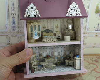 OOAK Pink Doll house 1,48th scale fully decorated. Unique piece for miniature collectors. Dollhouse 1/4 1:48 48th 1/48 Quarter Scale.