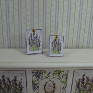 NUEVOPerfume de bolsas francesas Dollhouse Lavender. 1:12 Bolsas de compras en miniatura lavanda. Baño de perfumería en miniatura que complementa casas de muñecas y tiendas. imagen 1