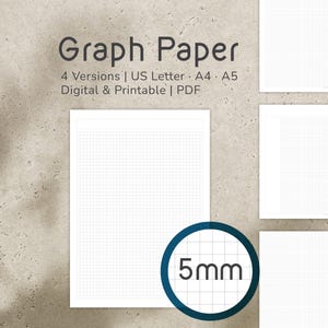 Op de afbeelding: Digitaal en printbaar grafiekpapier in PDF-bestanden in vier versies, inclusief US Letter, A4 en A5 formaten. De vellen hebben een wit rasterpatroon met een tussenruimte van 5mm. De tekst op de afbeelding luidt Graph Paper, 4 Versions | US Letter · A4 · A5, Digital & Printable | PDF, en 5mm.
