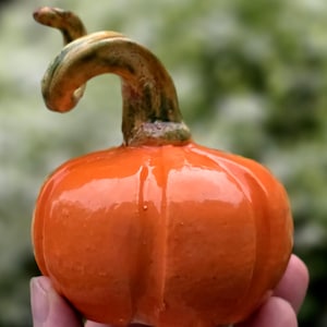 Handgemaakte keramische pompoen van TOVEN, Halloween-keramiek