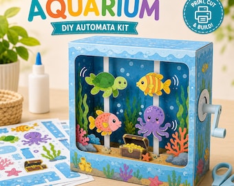 Puede incluir: Un kit de autómatas de papel titulado Moving Paper Aquarium que incluye una caja azul con manivela. En el interior hay figuras de papel de una tortuga verde, peces, un pulpo morado y un cofre del tesoro. Incluye hojas impresas, pegamento y tijeras.