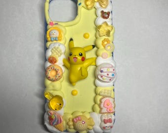 Étui de téléphone Decoden fait main | Pikachu, Pokémon, Bonbons, Charme Kawaii