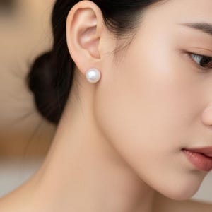 Orecchini a bottone con perle d'acqua dolce bianche in argento S925