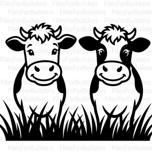 Op de afbeelding: Een zwart-witte grafische illustratie met twee cartoonkoeien die in een grasveld staan. De koeien hebben lachende gezichten, kleine hoorns en gevlekte markeringen. De achtergrond bevat de herhaalde tekst FilesForBuilders.