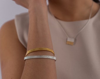 Rigid Bracelet in Sterling Silver, Minimalist Oval Bangle Gold-plated Silver, Personalization is Possible