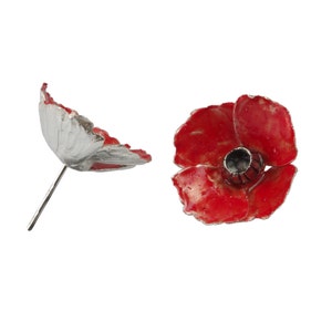 Puces d&#39;oreilles pavot en argent sterling faites main : tiges de fleurs rouges