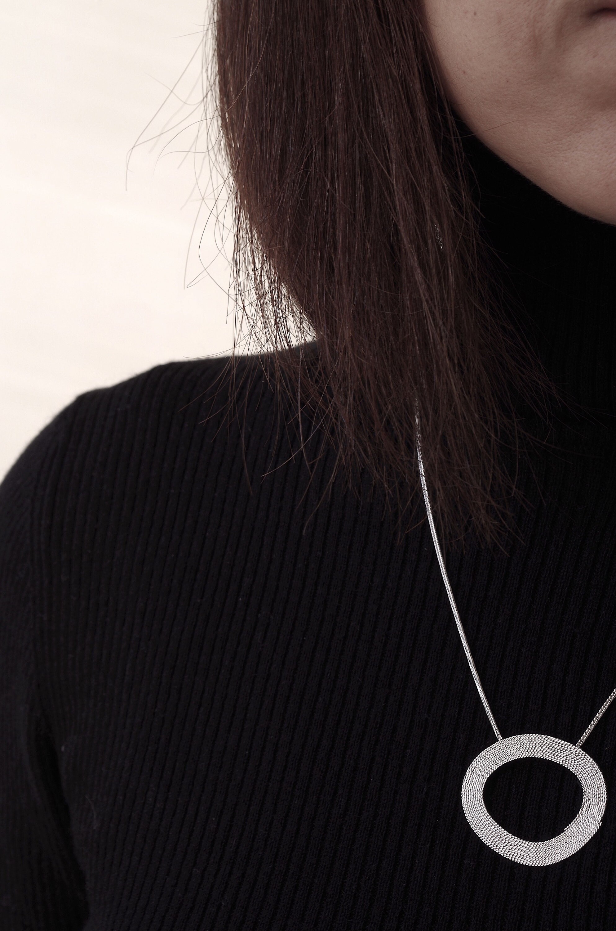 【 】Round Organic Shape Pendant Necklace ORGANIC-SHAPED PENDANT NECKLACE - SILVER | COS