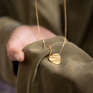 Filigraanketting met driehoekige hanger — Handgemaakte zilveren sieraden