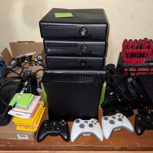 Console Xbox 360 Slim RGH3 modificata (250 GB/500 GB) - Supporto per controller PlayStation