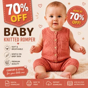 Op de afbeelding: Een mouwloze, terracotta-kleurige gebreide babyromper met een knoopsluiting aan de voorzijde met kleine houten knoopjes en een borstzakje. Het kledingstuk is voorzien van een geribbelde halslijn en geribbelde openingen bij de benen.