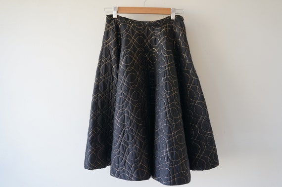 1950s Quilted Gold and Black Circle Skirt / Vinta… - image 6