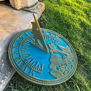 10-Zoll-Gartensonnenuhr aus Aluminium, Kolibri-Blumenmotiv, wetterfeste Gartenuhr für den Außenbereich