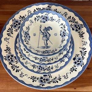 Johnson Brothers Stoke on Trent Holland place Setting ( blue and white)