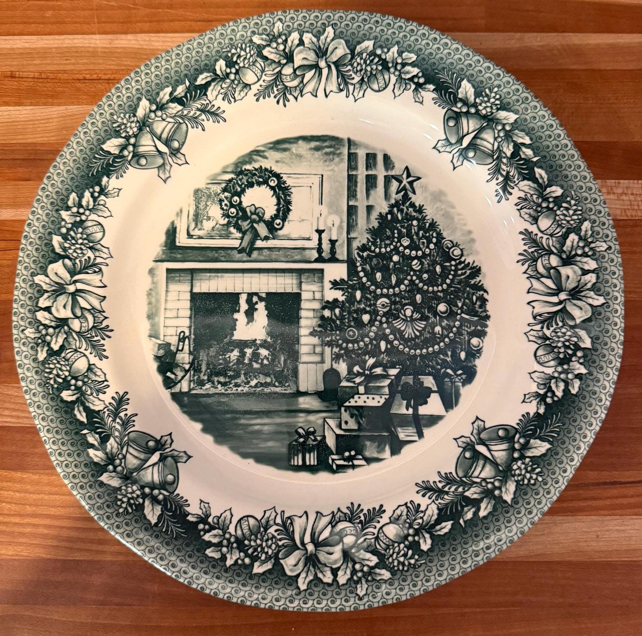 Legend Green Christmas Tree Lunch Plates ( Set of 2) 2 Sets