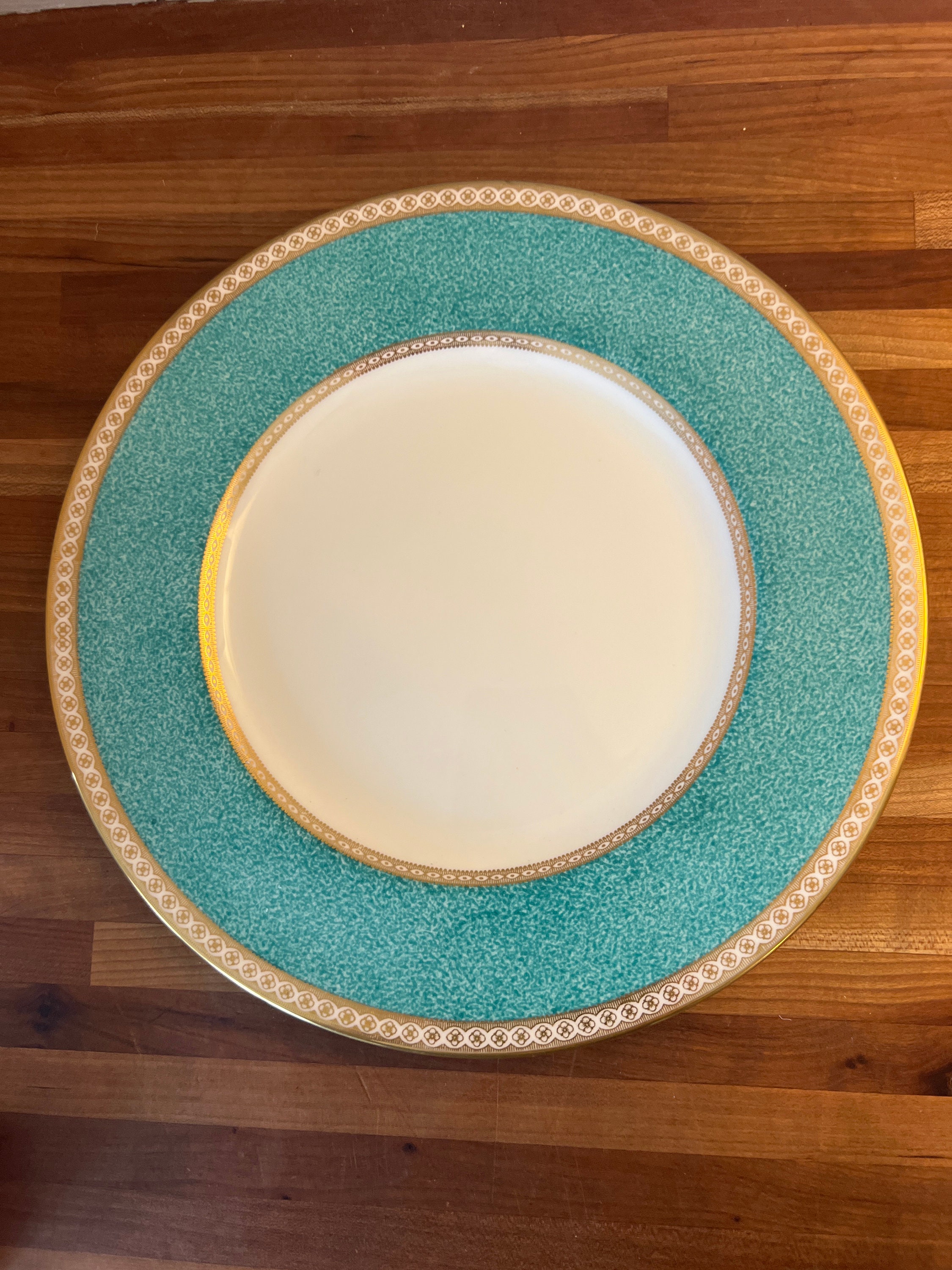 食器  ULANDER MADE IN ENGLAND Wedgwood Ulander Powder Ruby Salad Plate: Gold Porcelain