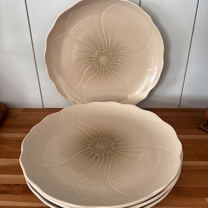 Mikasa Spring Iris Dinner Plates ( set of four)